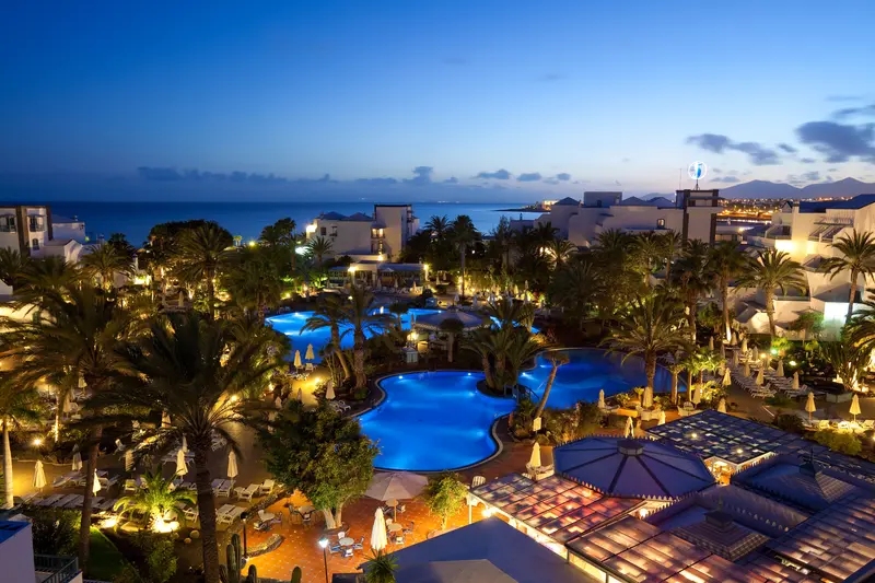 13-Hotel-Seaside-Los-Jameos-Playa-Hotel
