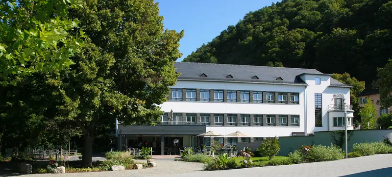 2-Hotel-Im-Schulhaus
