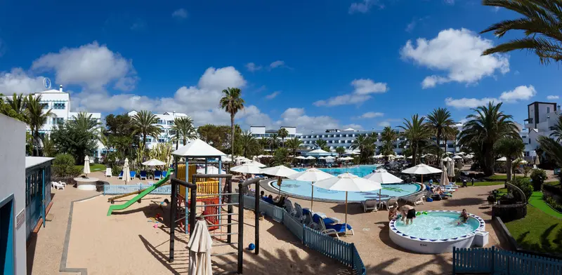 8-Hotel-Seaside-Los-Jameos-Playa-Hotel
