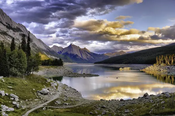 Jasper-National-Park-Maligne-Lake-Cruise-(3)