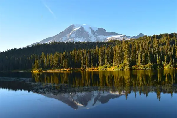Mount-Rainier-Lake