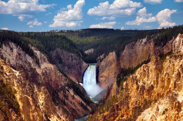 Yellowstone-National-Park-Lower-Falls