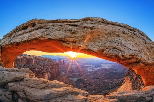 sunrise-mesa-arch-canyonlands-national-park-near-moab-utah-usa-dag-15